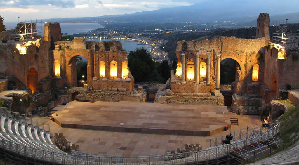 Αποτέλεσμα εικόνας για anfiteatro greco sicilia